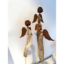 Engel aus Schwemmholz